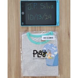 Unopened, NIB Little Sleepies BLUEY PLAY GRAPHIC POCKET TEE (Bamboo) Size 5